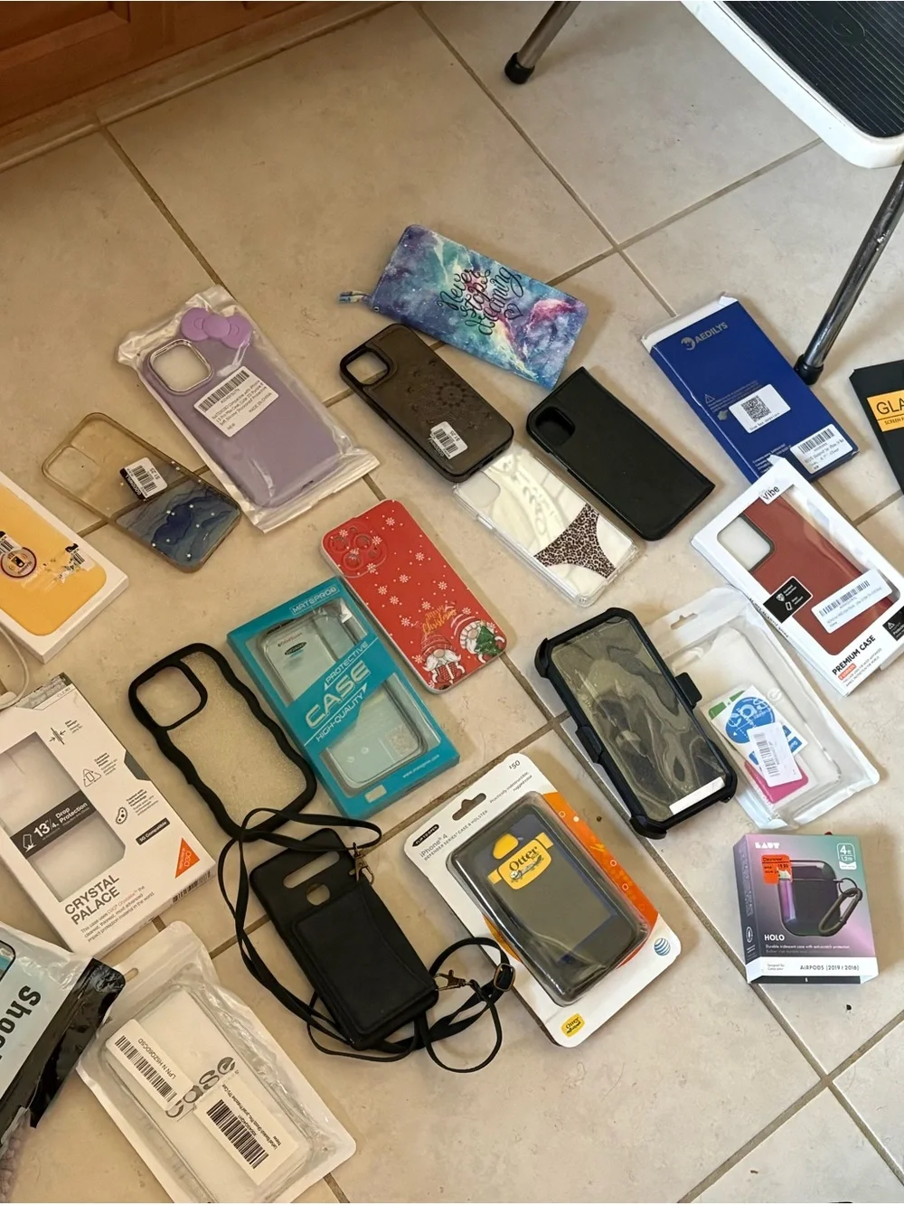 Assorted phone cases for iPhones/Samsung’s and others Fits Multiple Models
